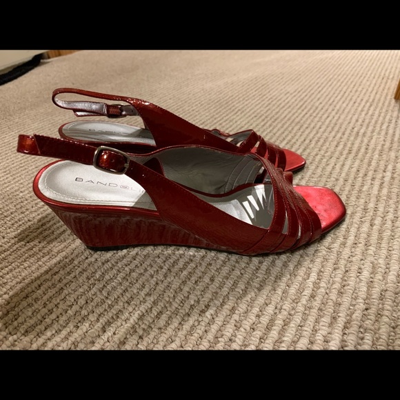 Red Bandolino wedges - Picture 2 of 5